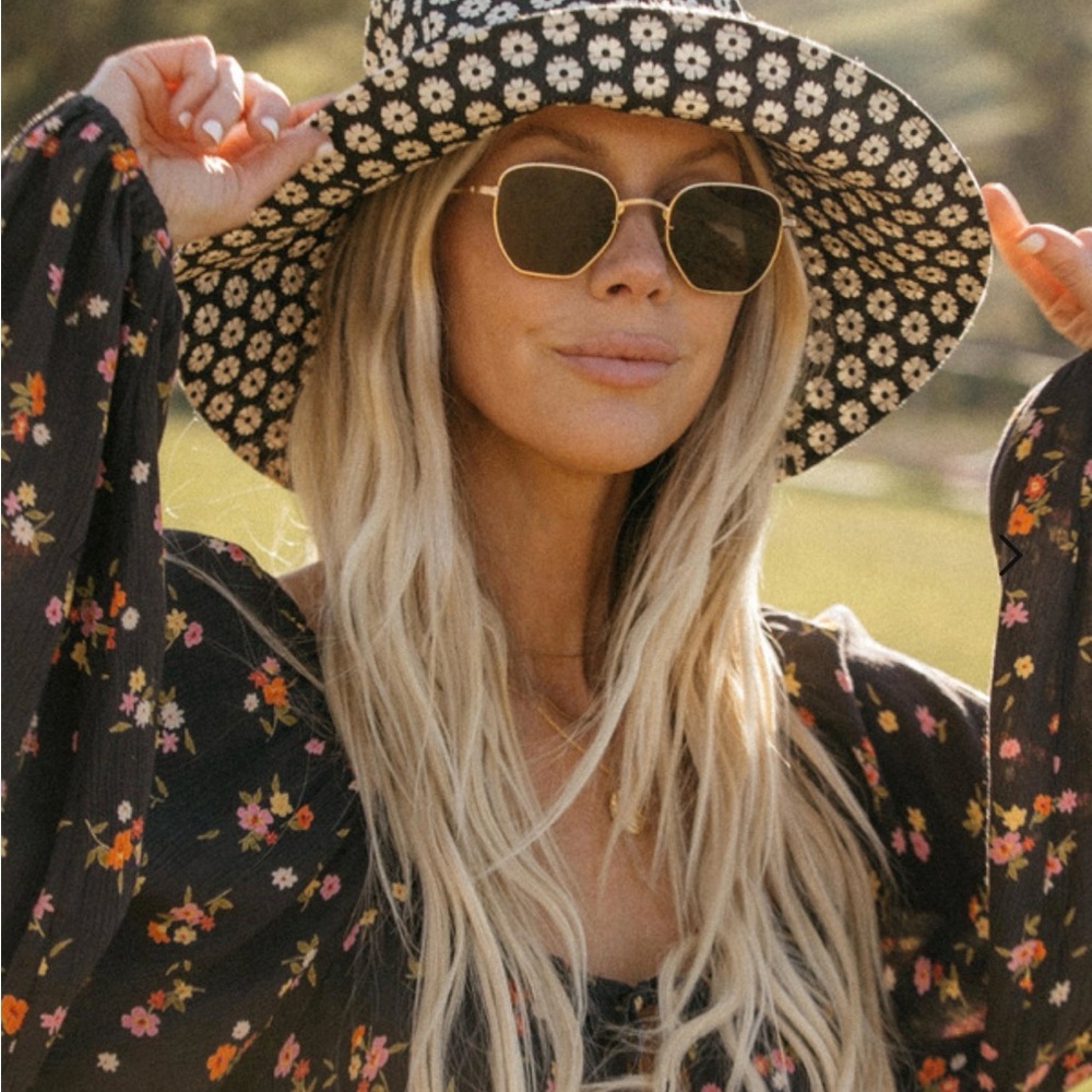 Billabong Black and Cream Floral Hat